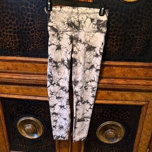 Lululemon leggings size 4
In a great condition